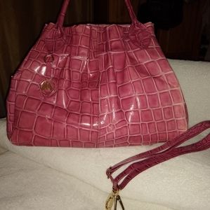 Mania pink leather shoulder bag.